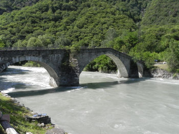 Sosta al ponte di Echallod (44493 bytes)